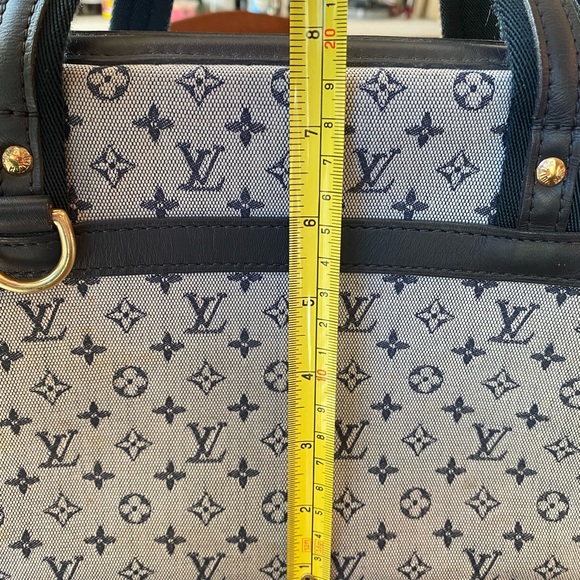 Authentic Louis Vuitton hardly used vintage purse! Known as Josephine (?) - Picture 12 of 14